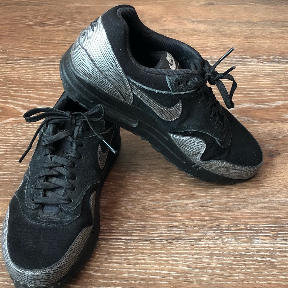 Nike custom designed black cross training shoe.